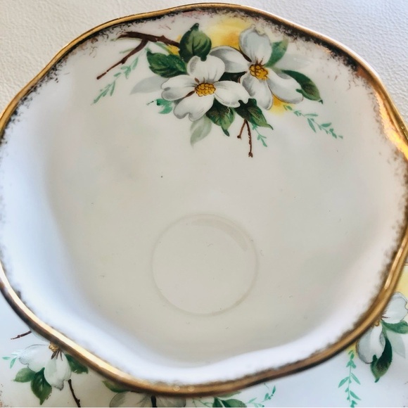 Royal Albert White Dogwood Vintage Tea Cup And Saucer Set Made in England - Picture 7 of 13